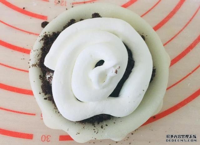 宅在家里做甜品雪媚娘，軟軟糯糯，入口即化，做法超簡(jiǎn)單，零失敗
