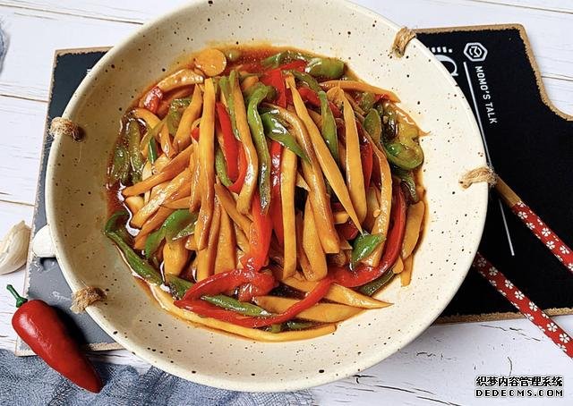 蠔油杏鮑菇，鮮嫩多汁，做法快手簡(jiǎn)單，好吃到停不下來(lái)