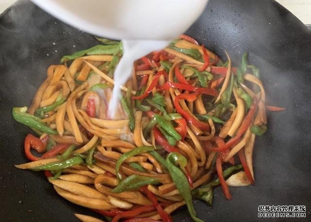 蠔油杏鮑菇，鮮嫩多汁，做法快手簡(jiǎn)單，好吃到停不下來(lái)
