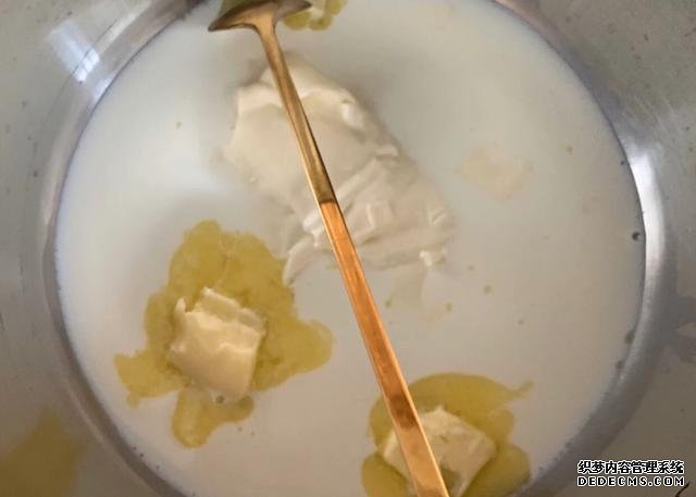 自制全網(wǎng)最火的漏奶華，簡直跟茶餐廳一模一樣