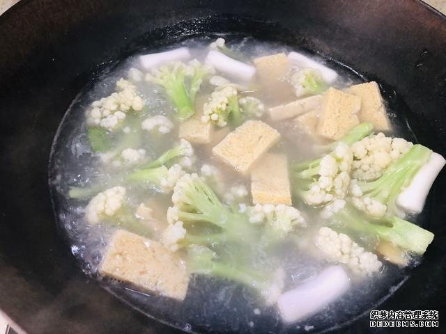 天熱沒(méi)食欲，我家就來(lái)一碗這個(gè)開(kāi)胃菜，快速上桌，麻辣鮮香特過(guò)癮