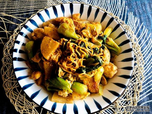 天熱沒(méi)食欲，我家就來(lái)一碗這個(gè)開(kāi)胃菜，快速上桌，麻辣鮮香特過(guò)癮