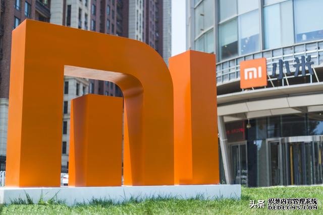 小米折疊屏手機新專利曝光：相機模組可旋轉(zhuǎn)，華而不實？
