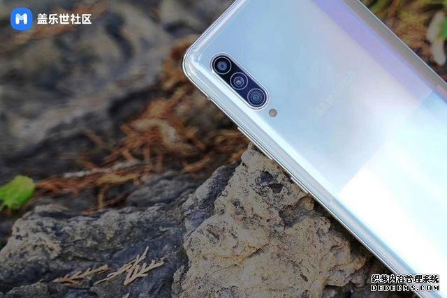 三星Galaxy A90 5G仍然在售：2699元買5G新旗艦還是買它？
