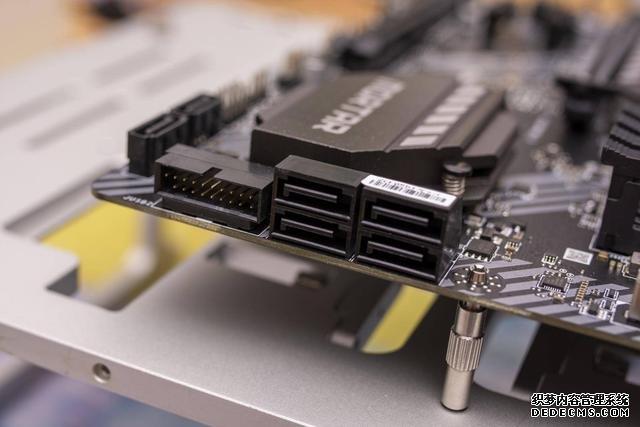 升級PCI-E 4.0，支持雙顯卡，微星B550M迫擊炮開箱