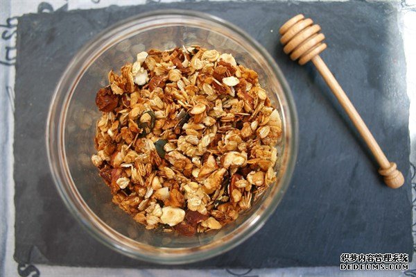 防曬光做表面還不夠，教你4個(gè)食療方，在這個(gè)夏天白白噠~