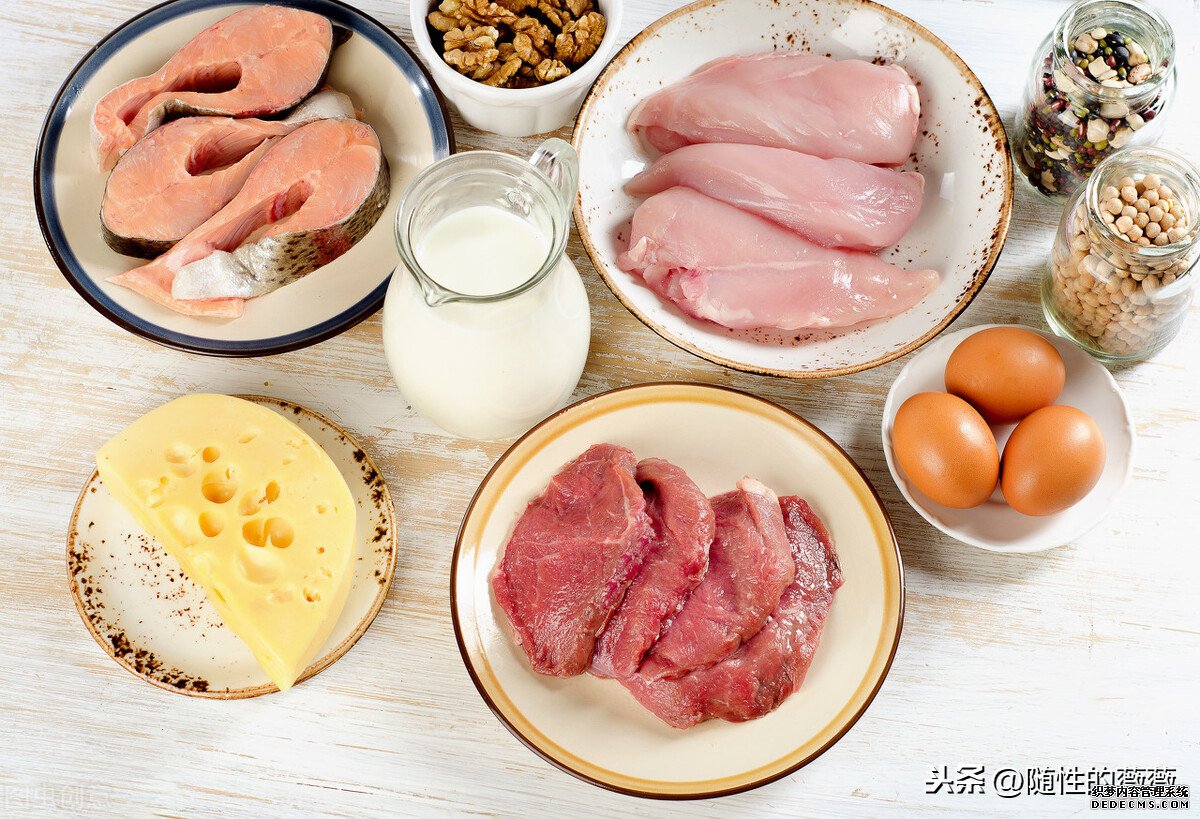 骨質(zhì)流失在30多歲時(shí)開始！預(yù)防骨質(zhì)疏松，不是只喝牛奶那么簡單